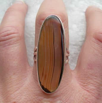 Zilveren ring gezet met ovale Montana Agaat maat 18.5 mm
